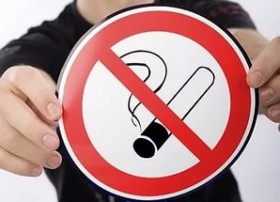 Возле подъездов запретят курить